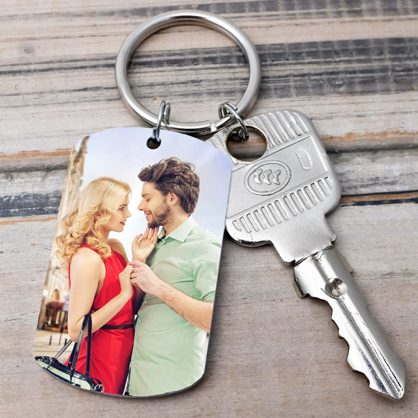 Personalized photo engravable keychain