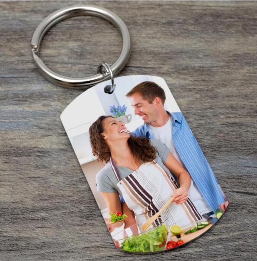 Personalized photo engravable keychain