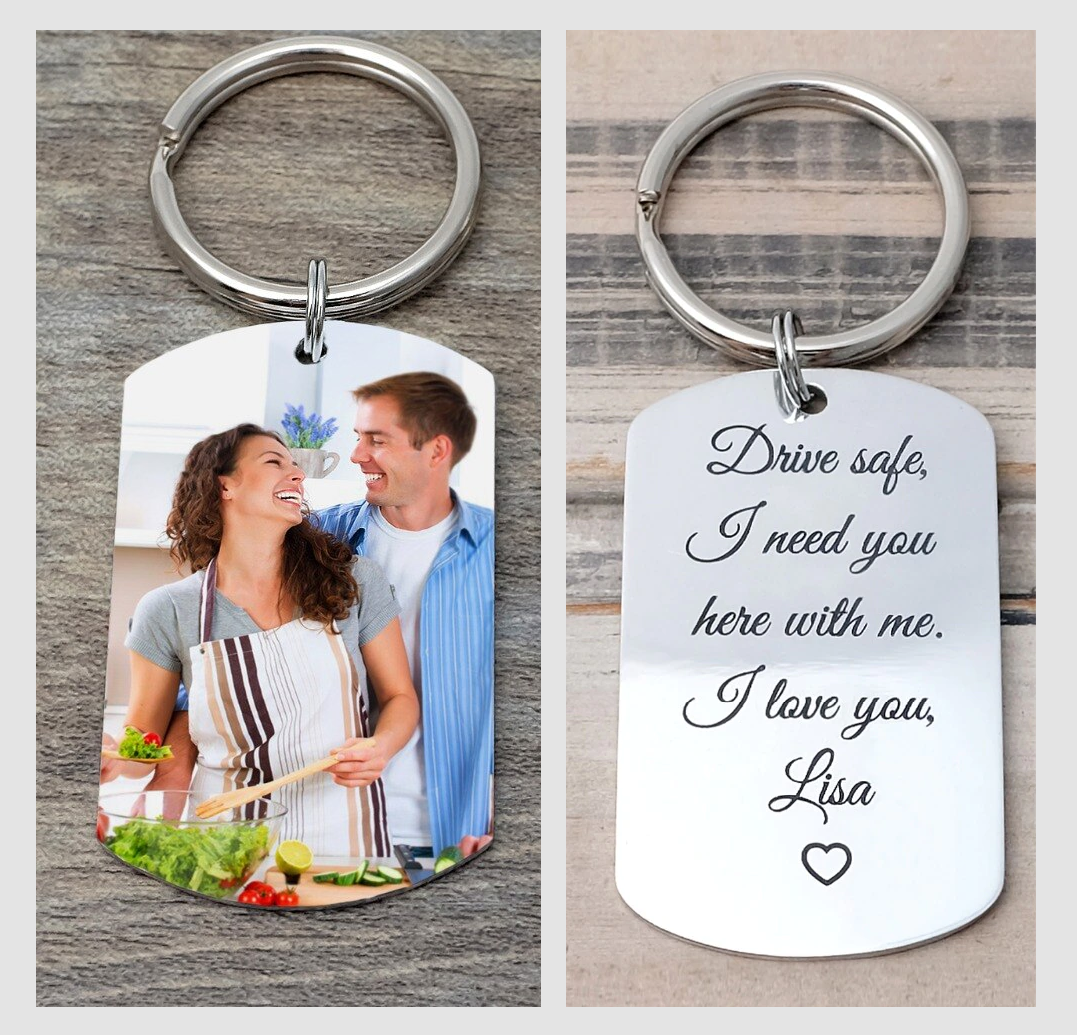 Personalized photo engravable keychain